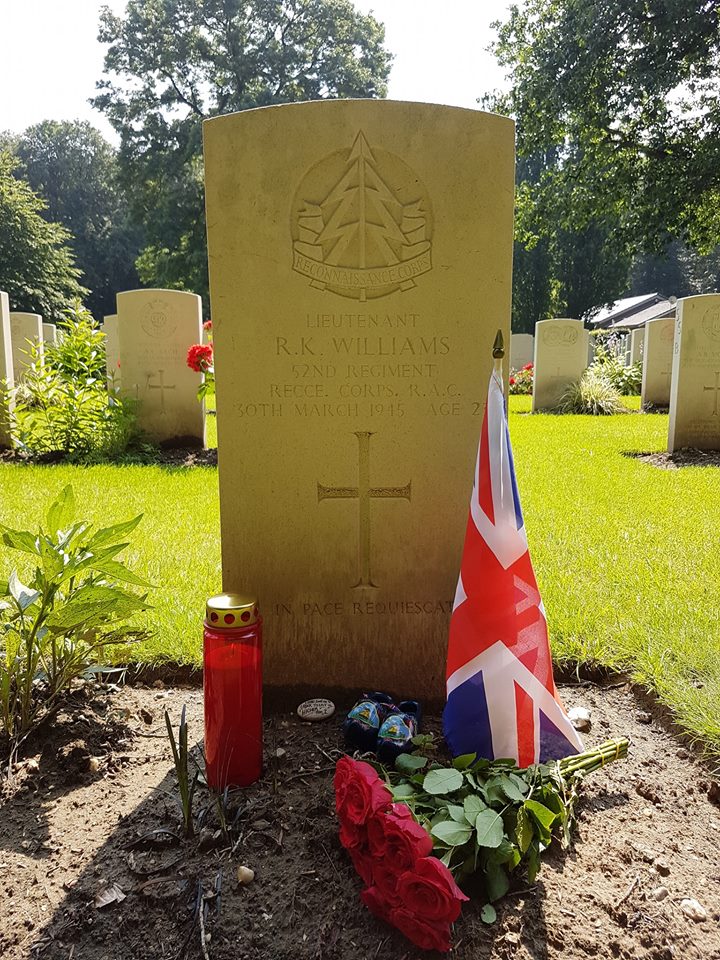 Alex de Groot's photo of Dick's grave