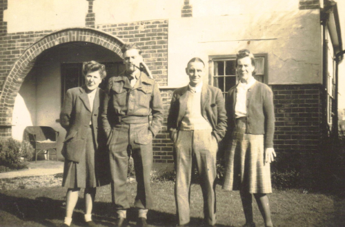 Dick Chotie Grandpa & Grandma Williams 8th march 1945 (2) Dick Chotie Grandpa & Grandma Williams 8th march 1945 (2)