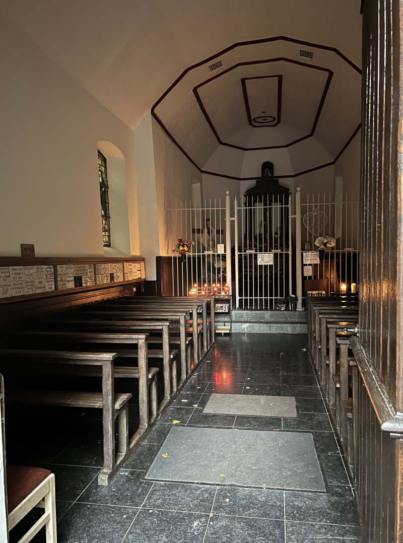 Chapelle N D de Haurt interior