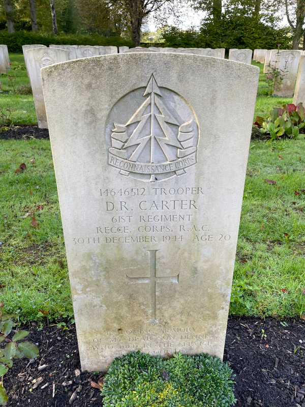 Hotton Dennis Carter's grave (2)