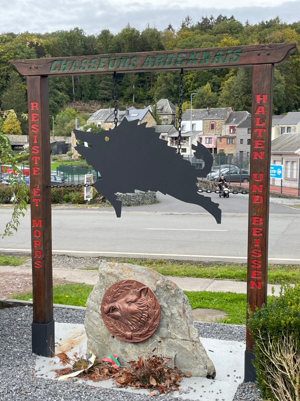 St Hubert Chasseurs Ardennais memorial (2)